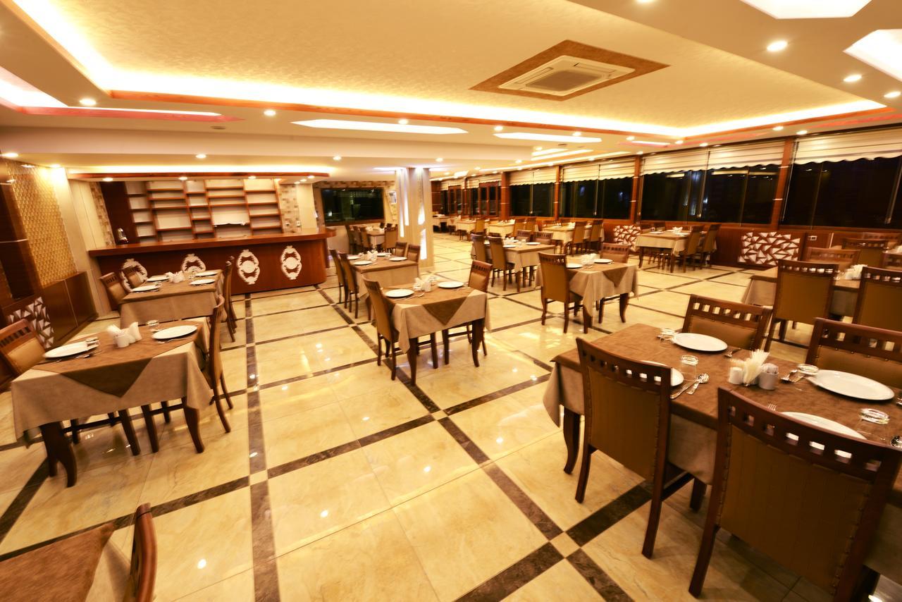 Atlihanpark Hotel บาทมาน ภายนอก รูปภาพ
